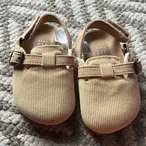 Gap Corduroy mule with Velcro strap - size 5-6C